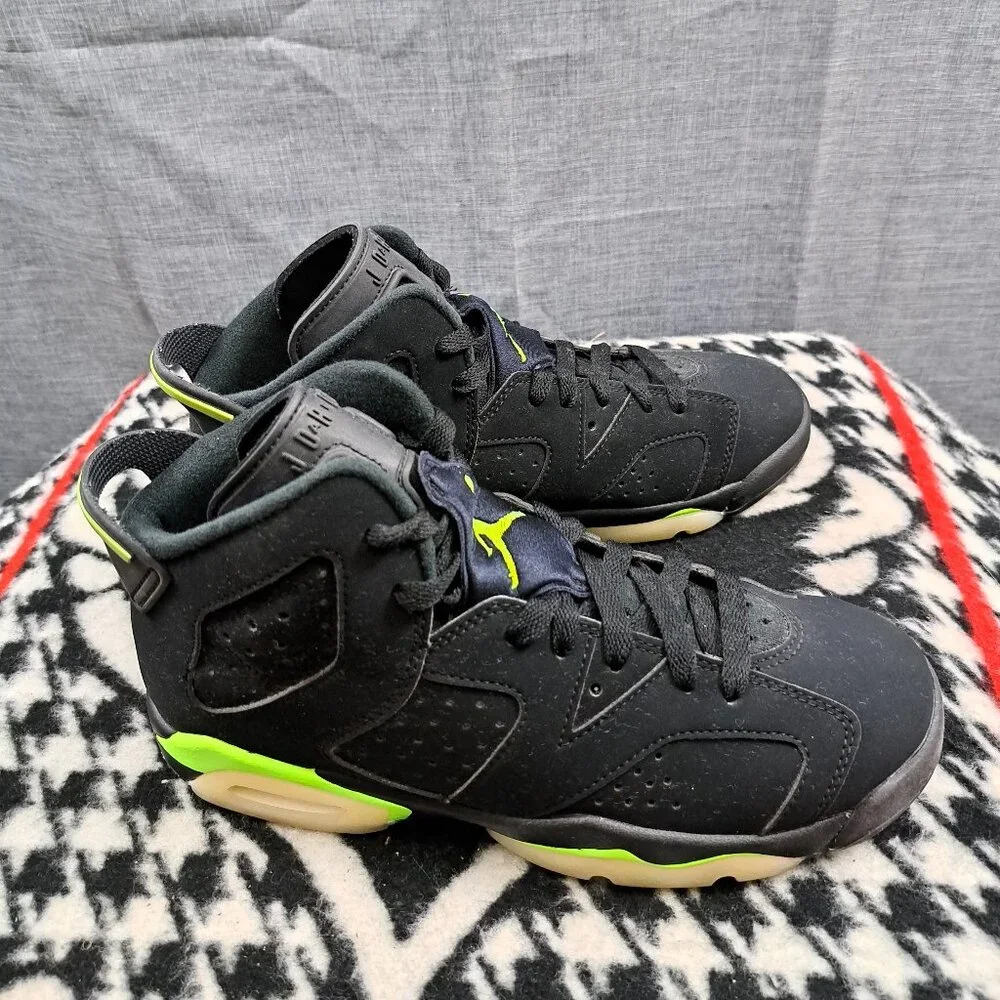 %Nike Air Jordan 6 Retro GS Youth Size 5.5 / AJ23